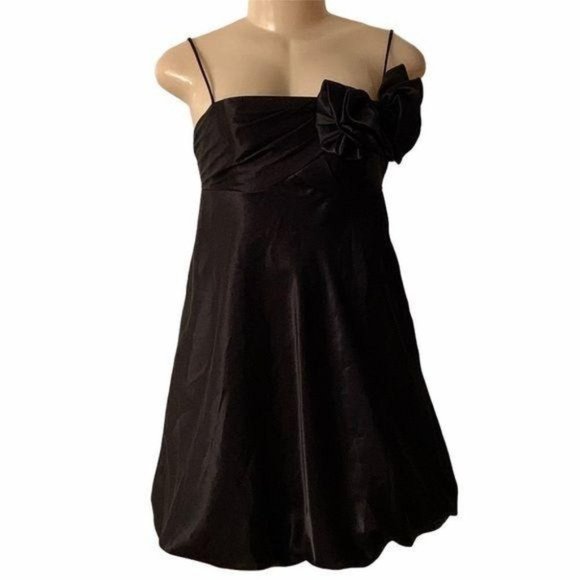Jessica McClintock Dresses & Skirts - JESSICA MCCLINTOCK Sleeveless Frog Dress Black